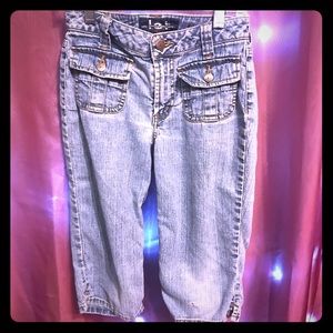 LEI girls slightly wide legged Capri jeans